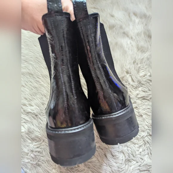 NWT La CANADIENNE Cosner Black Patent Leather Chelsea Boots